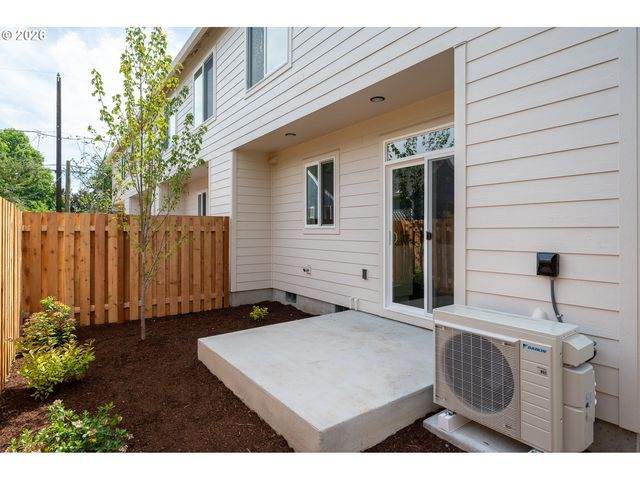 8425 Ne Hassalo St, Portland, OR 97220