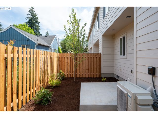 8425 Ne Hassalo St, Portland, OR 97220