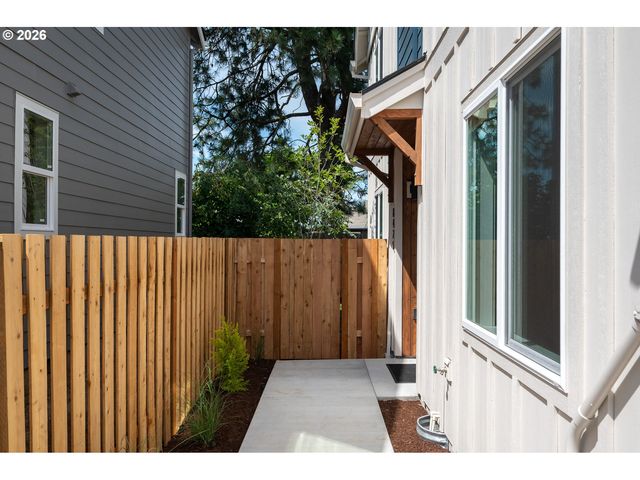 8425 Ne Hassalo St, Portland, OR 97220