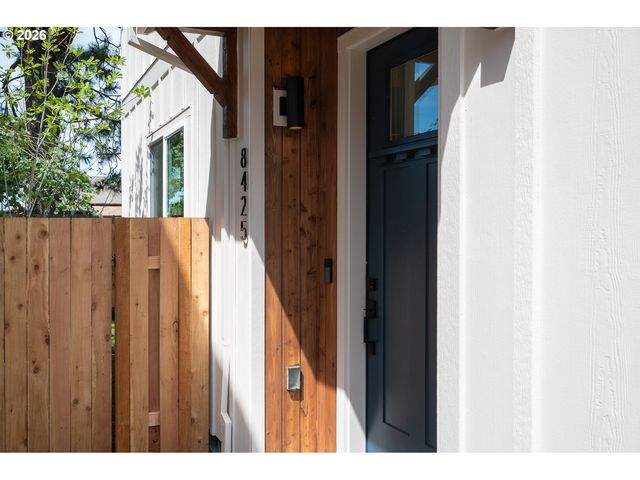 8425 Ne Hassalo St, Portland, OR 97220