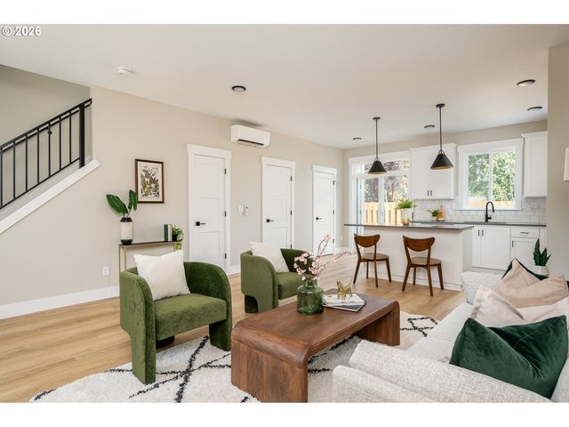 8425 Ne Hassalo St, Portland, OR 97220