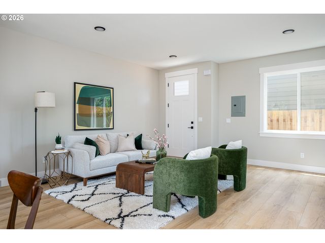 8425 Ne Hassalo St, Portland, OR 97220