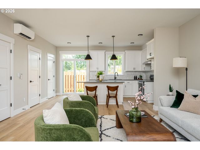 8425 Ne Hassalo St, Portland, OR 97220