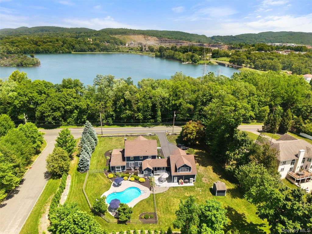 211 Strawtown Road, West Nyack, NY 10994