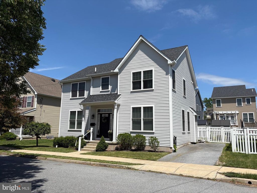 515 RHOADES ST, Phoenixville, PA 19460