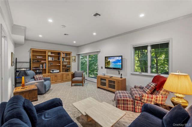 452 Carrollwood Drive, Tarrytown, NY 10591