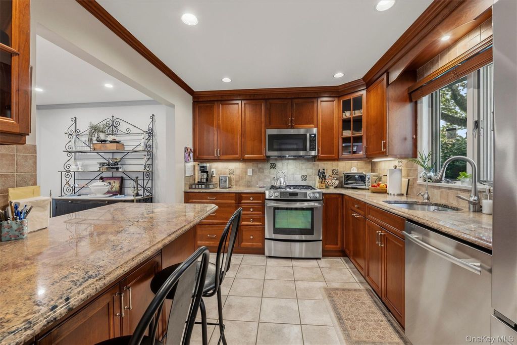 452 Carrollwood Drive, Tarrytown, NY 10591 — photo 4