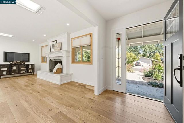 1219 Elmwood Dr, Walnut Creek, CA 94597