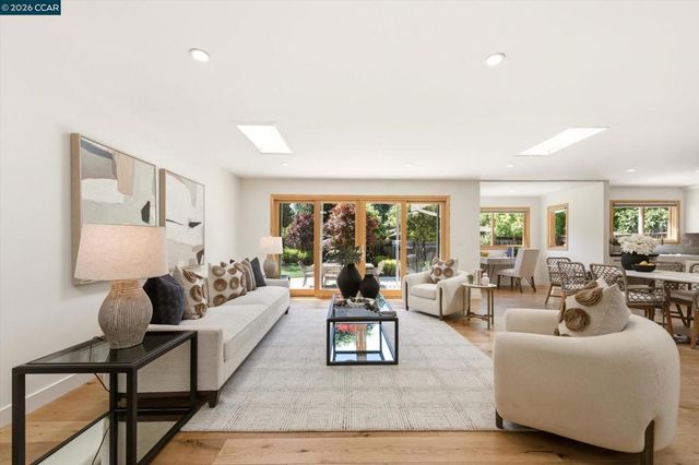1219 Elmwood Dr, Walnut Creek, CA 94597