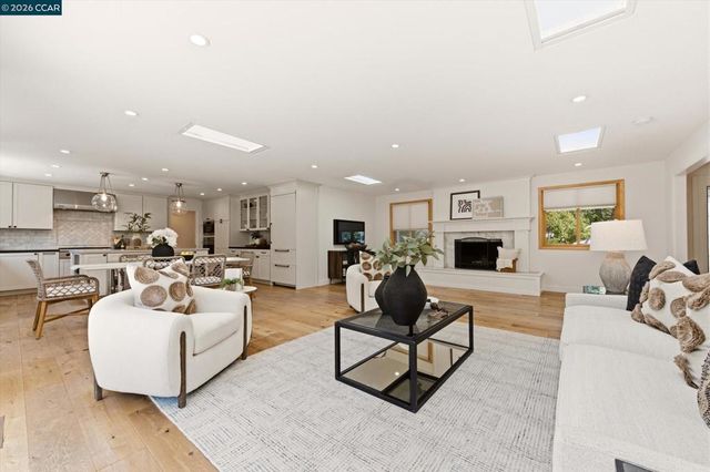 1219 Elmwood Dr, Walnut Creek, CA 94597
