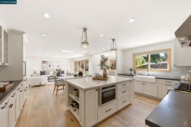 1219 Elmwood Dr, Walnut Creek, CA 94597