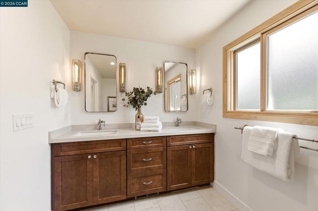 1219 Elmwood Dr, Walnut Creek, CA 94597