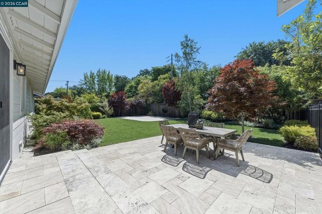 1219 Elmwood Dr, Walnut Creek, CA 94597