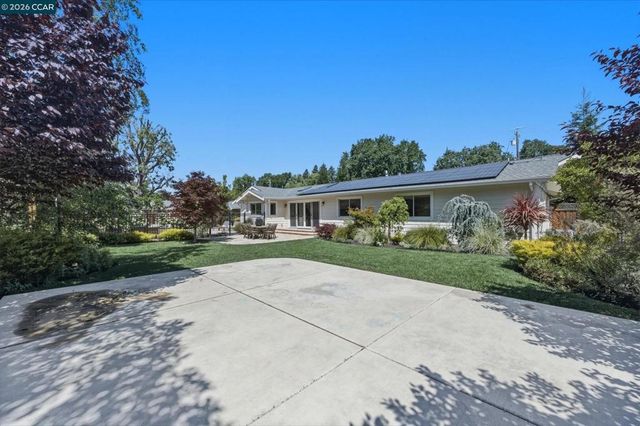 1219 Elmwood Dr, Walnut Creek, CA 94597