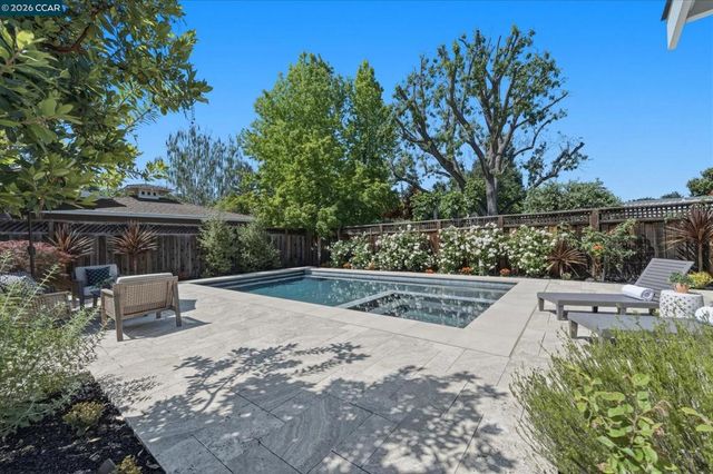 1219 Elmwood Dr, Walnut Creek, CA 94597