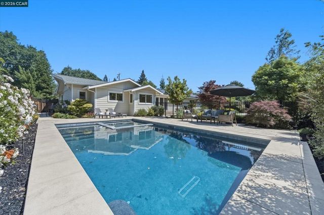 1219 Elmwood Dr, Walnut Creek, CA 94597