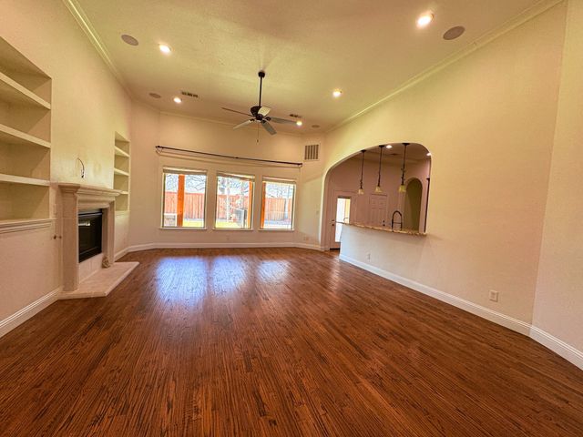 1302 Woodridge Circle, Euless, TX 76040