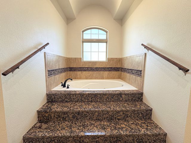 1302 Woodridge Circle, Euless, TX 76040