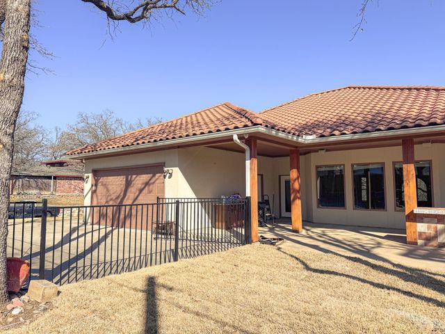 1302 Woodridge Circle, Euless, TX 76040
