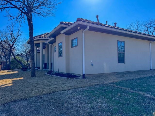 1302 Woodridge Circle, Euless, TX 76040