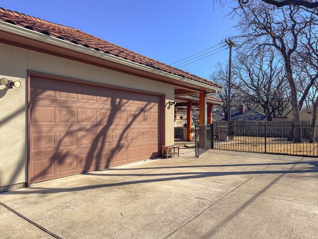1302 Woodridge Circle, Euless, TX 76040