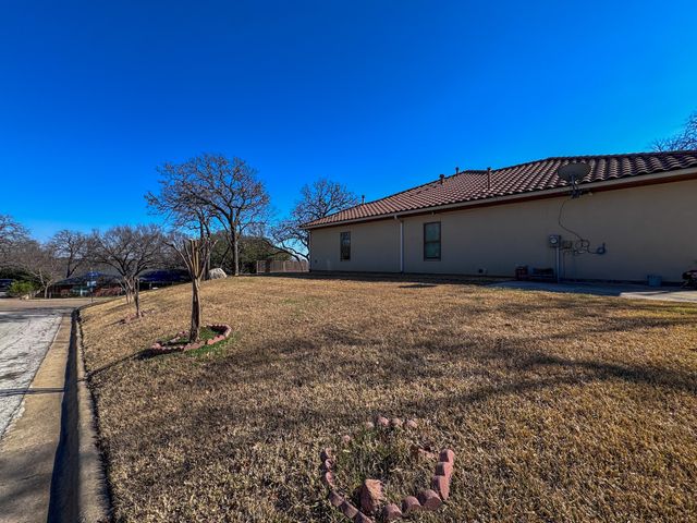 1302 Woodridge Circle, Euless, TX 76040