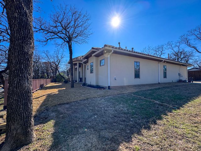 1302 Woodridge Circle, Euless, TX 76040