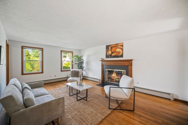 9 Northbriar Rd, Acton, MA 01720