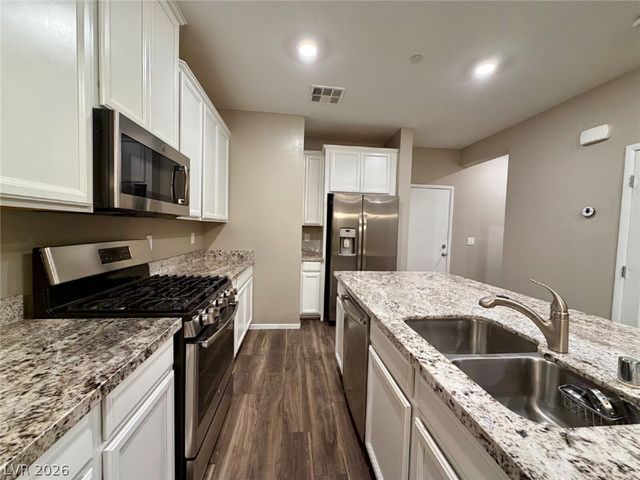 771 ESTATE COUNTRY Avenue, North Las Vegas, NV 89086