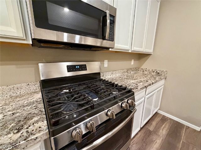 771 ESTATE COUNTRY Avenue, North Las Vegas, NV 89086