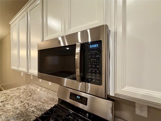 771 ESTATE COUNTRY Avenue, North Las Vegas, NV 89086