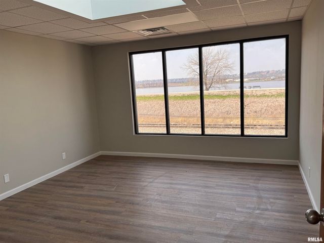 101 10TH Street, Rock Island, IL 61201