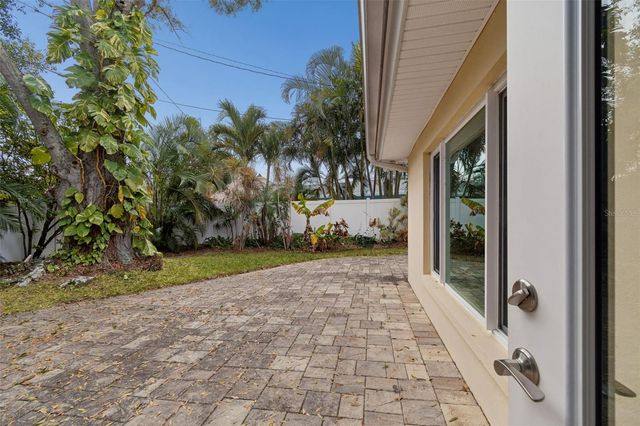 2268 INDIAN AVENUE N, Belleair Bluffs, FL 33770