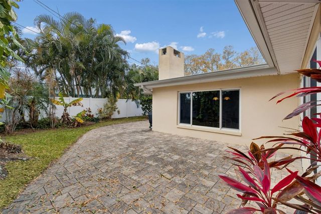 2268 INDIAN AVENUE N, Belleair Bluffs, FL 33770