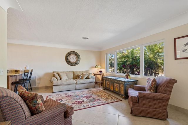 2268 INDIAN AVENUE N, Belleair Bluffs, FL 33770