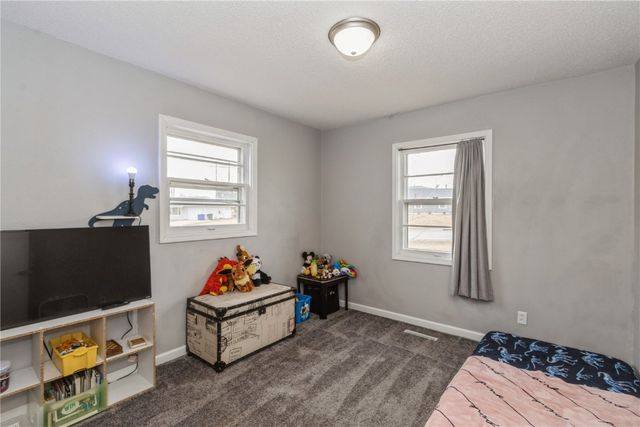 281 NW Jacolyn Drive, Cedar Rapids, IA 52405