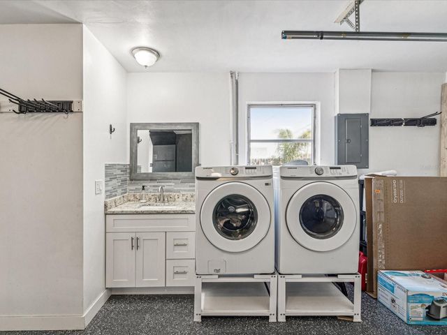 2000 57TH STREET N, St Petersburg, FL 33710