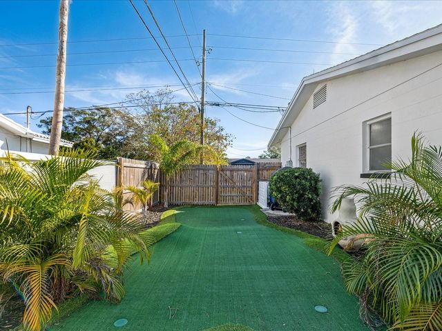 2000 57TH STREET N, St Petersburg, FL 33710