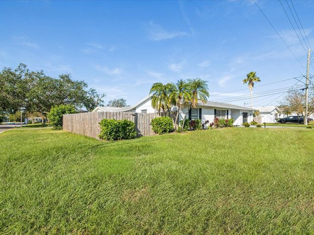 2000 57TH STREET N, St Petersburg, FL 33710