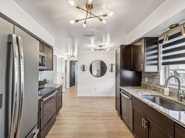 2000 57TH STREET N, St Petersburg, FL 33710