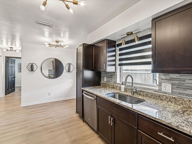 2000 57TH STREET N, St Petersburg, FL 33710
