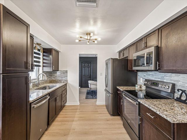 2000 57TH STREET N, St Petersburg, FL 33710