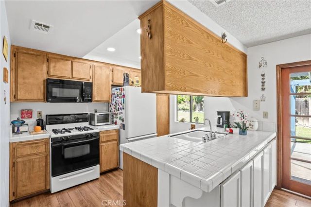 1171 Canyon View Lane, Colton, CA 92324