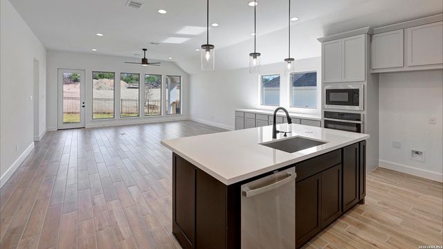 217 Hidalgo, Boerne, TX 78006