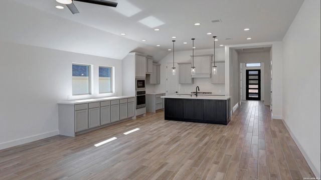 217 Hidalgo, Boerne, TX 78006