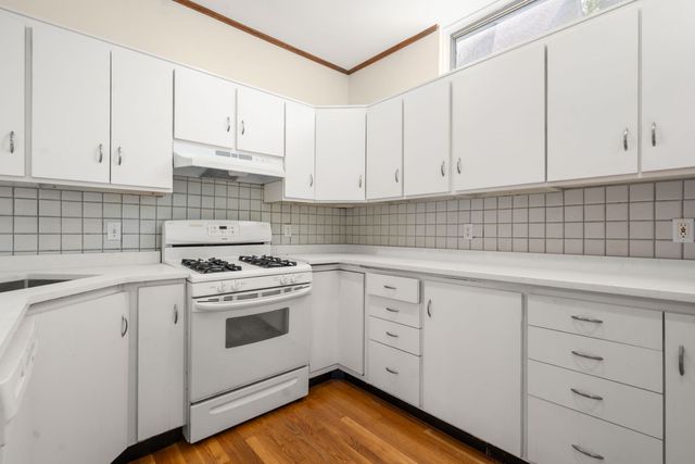48 Auburn Street 48, Brookline, MA 02446