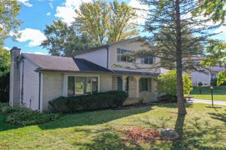 8247 Manchester Drive, Grand Blanc, MI 48439