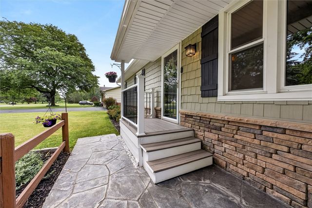 14 Terry Lane, Ogden, NY 14624