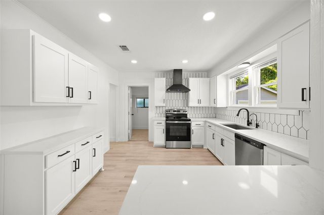 620 S Bell Street, Bellville, TX 77418