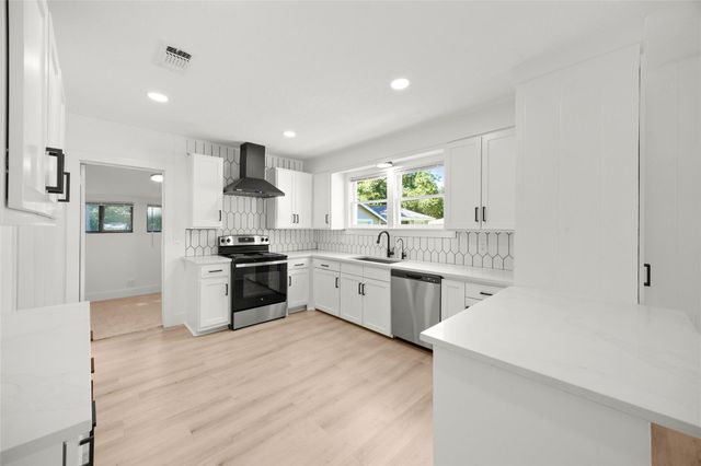620 S Bell Street, Bellville, TX 77418